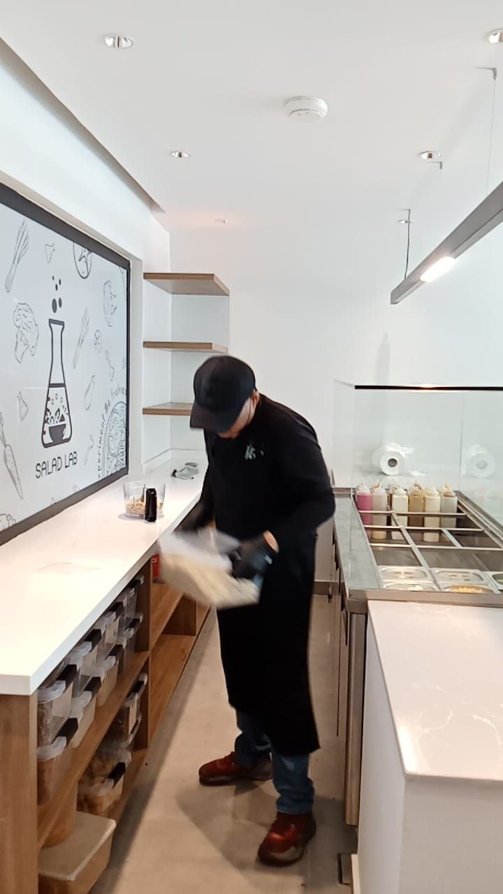تجهيز وتشطيب مطعم ومحل تجاري (Salad Lab) وفق الاشتراطات