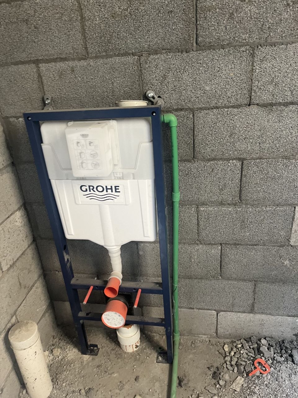 تأسيسات سباكة حديثة وتركيب كراسي معلقة (شاسيه دفن GROHE)